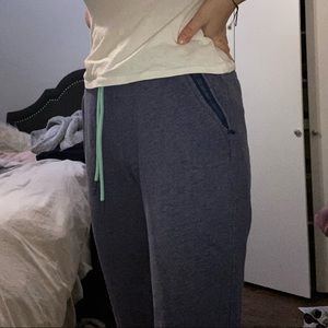 Women’s vineyard vines joggers